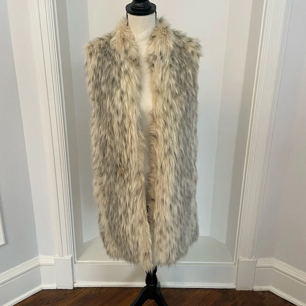 Fabulous Furs Faux Fur Vest in Cream and Gray - Picture 4 of 8